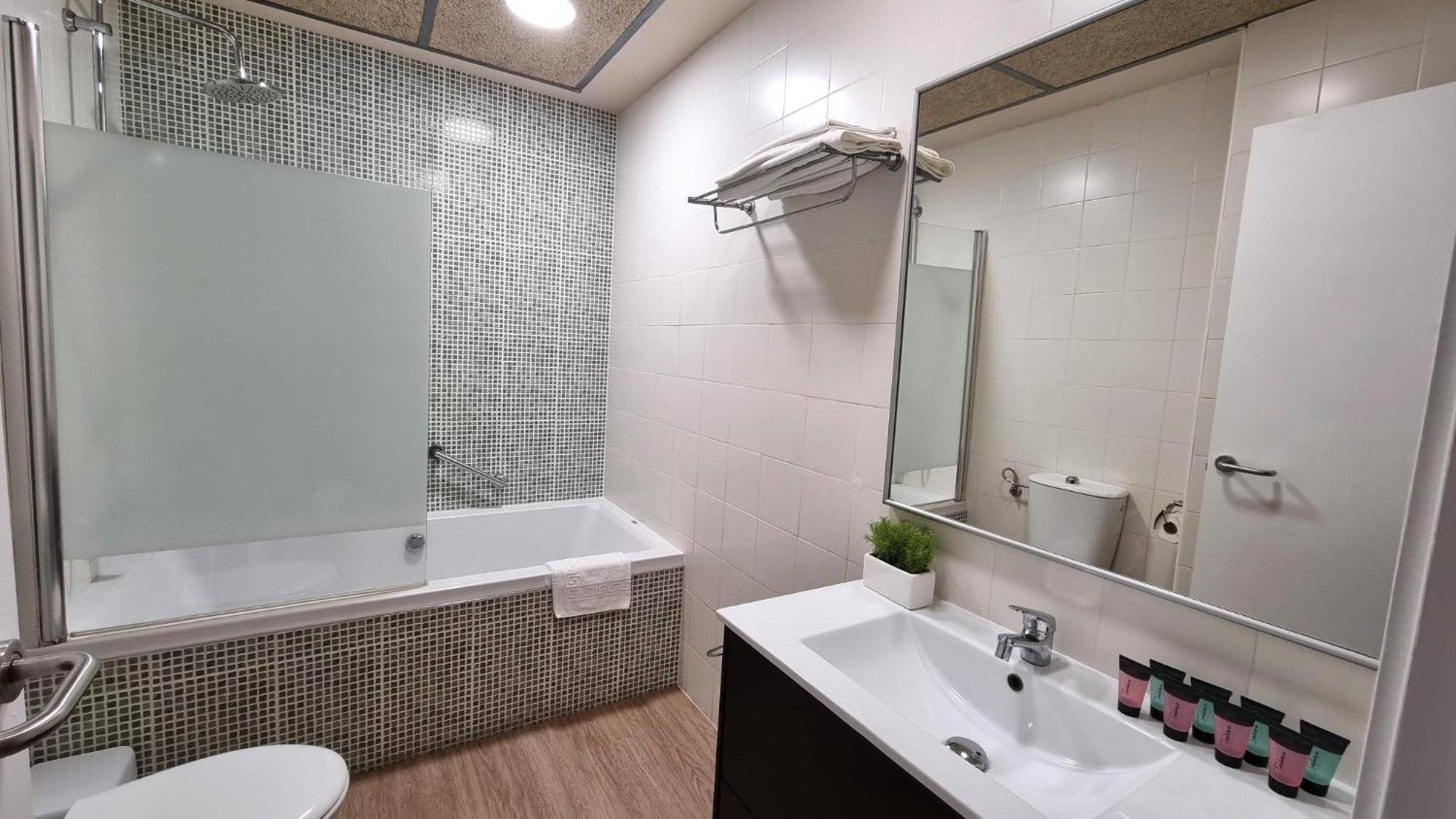 Residencia Universitaria Resa Damia Bonet Valencia Ngoại thất bức ảnh